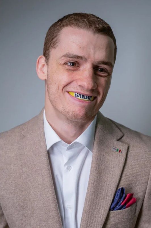 В Череповце, на ледовой арене в главном бою большого боксёрского вечера симферополец Глеб Бакши одержал уверенную победу нокаутом над американцем Джианом Гарридо В Череповце, на ледовой арене в главном бою большого боксёрского вечера симферополец Глеб Бакши одержал уверенную победу нокаутом над американцем Джианом Гарридо