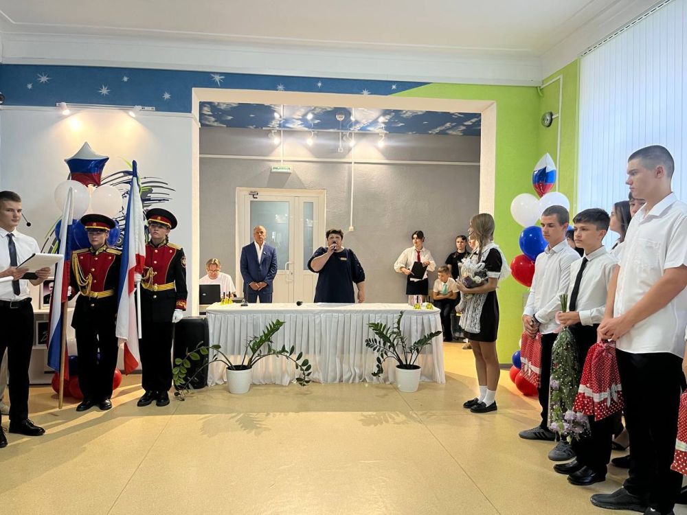 В крымских школах прозвучали первые в этом учебном году звонки В крымских школах прозвучали первые в этом учебном году звонки