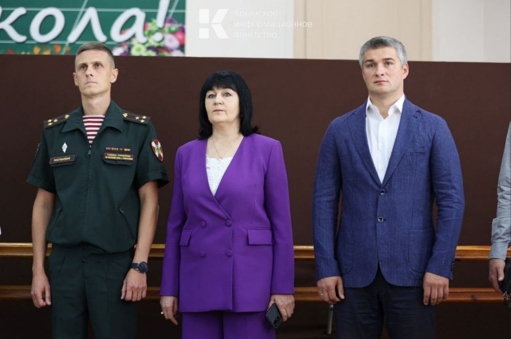 В школах Крыма прошли торжественные линейки В школах Крыма прошли торжественные линейки