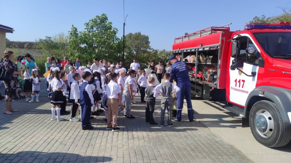 Алексей Ерёменко: в первый день учебного года подразделениями МЧС Республики Крым проведено 39 уроков безопасности жизнедеятельности Алексей Ерёменко: в первый день учебного года подразделениями МЧС Республики Крым проведено 39 уроков безопасности жизнедеятельности