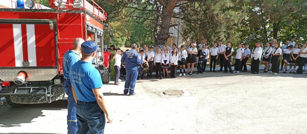 Алексей Ерёменко: в первый день учебного года подразделениями МЧС Республики Крым проведено 39 уроков безопасности жизнедеятельности Алексей Ерёменко: в первый день учебного года подразделениями МЧС Республики Крым проведено 39 уроков безопасности жизнедеятельности