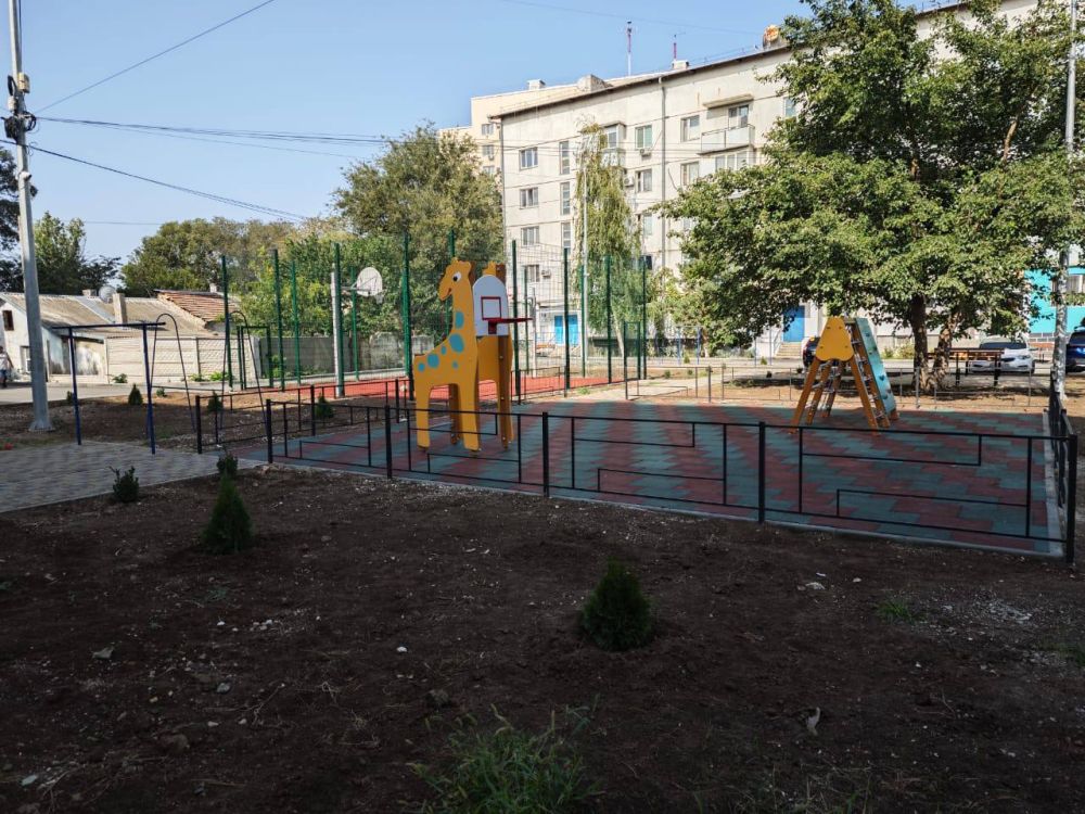 Михаил Назаров: Сегодня в ходе рабочего визита в город Джанкой совместно с главой администрации города Игорем Ивиным проверили ход работ по благоустройству сквера "Крымской весны" и дворовых территорий МКД Михаил Назаров: Сегодня в ходе рабочего визита в город Джанкой совместно с главой администрации города Игорем Ивиным проверили ход работ по благоустройству сквера "Крымской весны" и дворовых территорий МКД