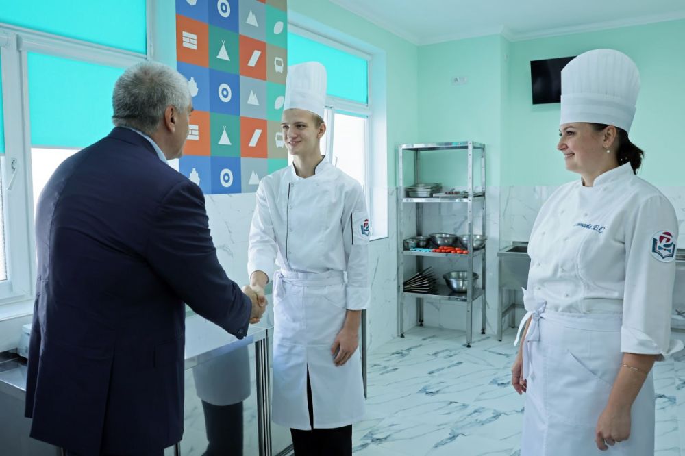 В Симферополе на базе Романовского колледжа индустрии гостеприимства открылся образовательный кластер В Симферополе на базе Романовского колледжа индустрии гостеприимства открылся образовательный кластер