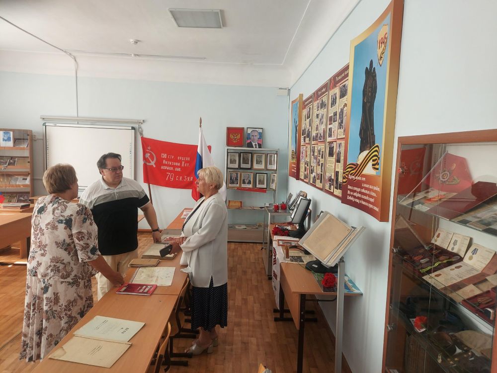 Олег Лобов принял участие в торжественной линейке, посвященной началу нового учебного года Олег Лобов принял участие в торжественной линейке, посвященной началу нового учебного года
