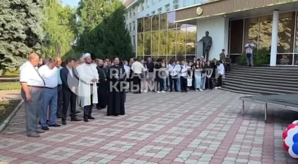 В Симферополе проходит акция ко Дню солидарности в борьбе с терроризмом и памяти детей, погибших в Беслане