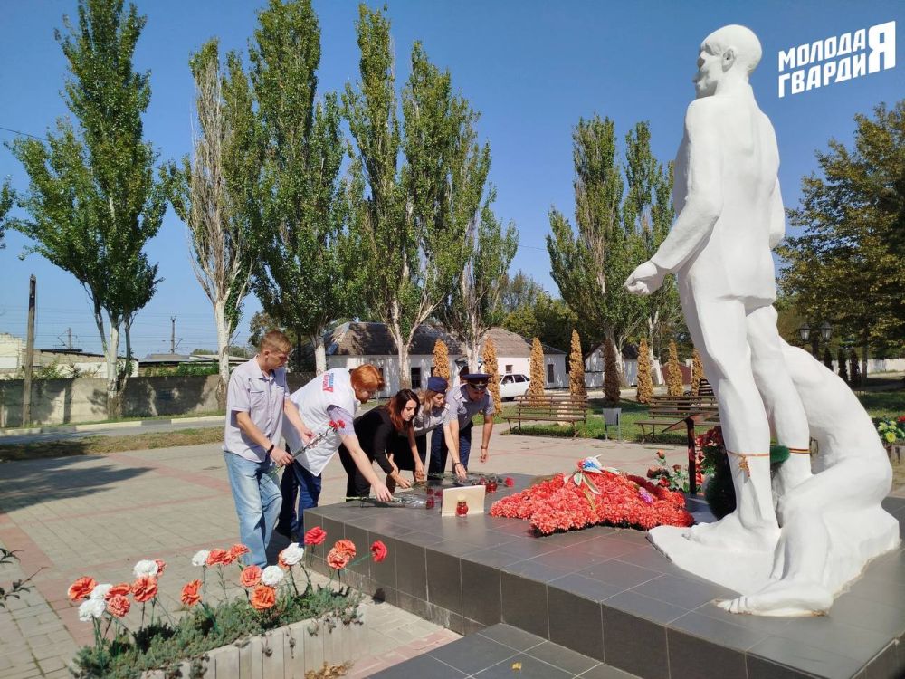 Молодогвардейцы Джанкоя приняли участие в памятном мероприятии, посвященному Дню солидарности в борьбе с терроризмом Молодогвардейцы Джанкоя приняли участие в памятном мероприятии, посвященному Дню солидарности в борьбе с терроризмом