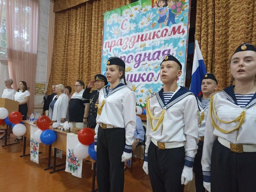 Олег Лобов принял участие в торжественной линейке, посвященной началу нового учебного года Олег Лобов принял участие в торжественной линейке, посвященной началу нового учебного года