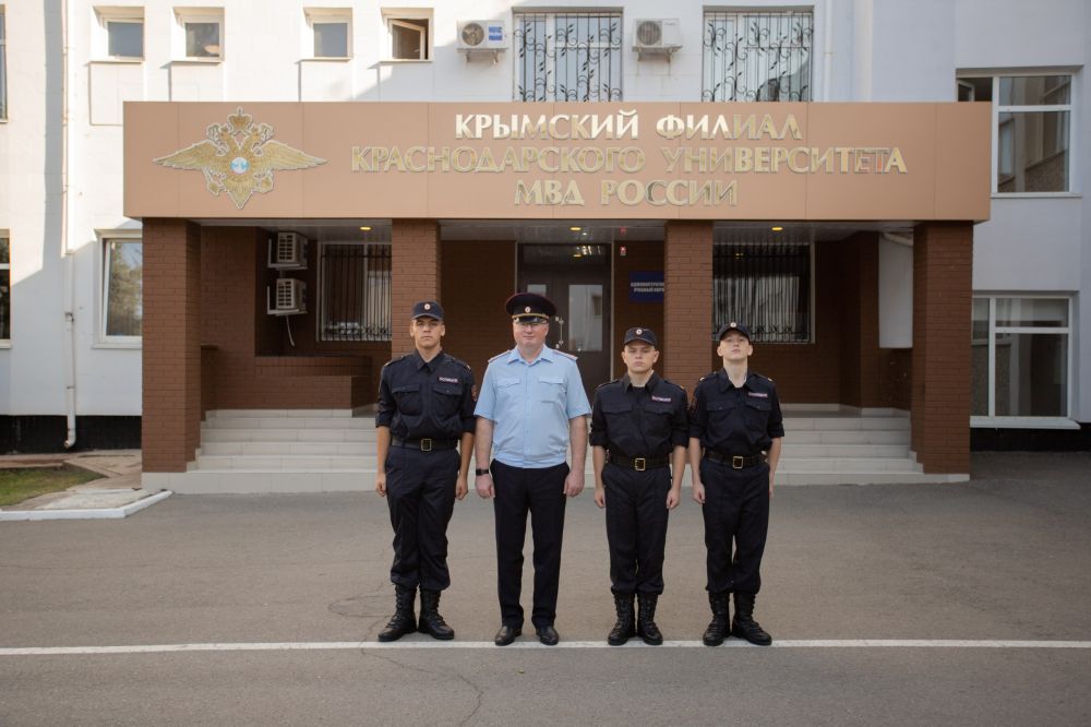 Руководство МВД по Республике Крым посетило торжественное мероприятие в Крымском филиале Краснодарского университета МВД России Руководство МВД по Республике Крым посетило торжественное мероприятие в Крымском филиале Краснодарского университета МВД России