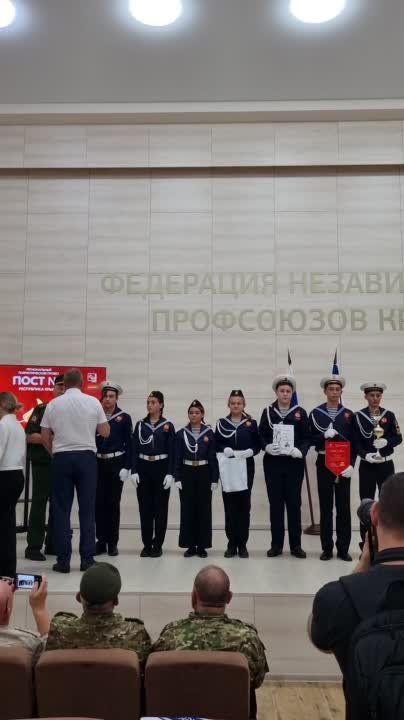 I место в номинации «лучший состав Почетного караула «Вахты Памяти поколений – «Пост № 1» городов Республики Крым» заняли МБОУ «ЯСШ № 7 имени Нади Лисановой», г. Ялта