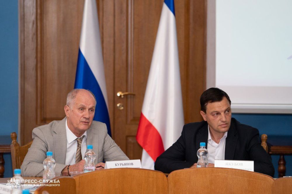 Представители МВД по Республике Крым и общественники приняли участие в круглом столе на тему «Актуальные вопросы профилактики идеологии терроризма и экстремизма» Представители МВД по Республике Крым и общественники приняли участие в круглом столе на тему «Актуальные вопросы профилактики идеологии терроризма и экстремизма»