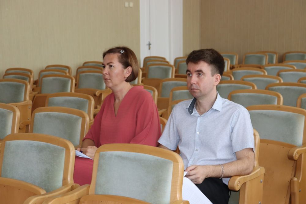 Под председательством заместителя главы администрации Симферопольского района Юрченко И.С Под председательством заместителя главы администрации Симферопольского района Юрченко И.С