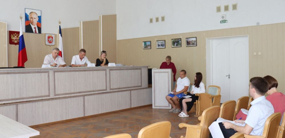 Под председательством заместителя главы администрации Симферопольского района Юрченко И.С Под председательством заместителя главы администрации Симферопольского района Юрченко И.С