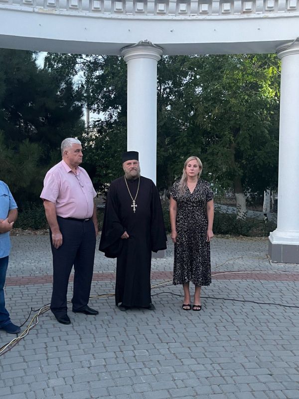 3 сентября в городском саду Судака состоялась акция «Зажги свечу памяти» 3 сентября в городском саду Судака состоялась акция «Зажги свечу памяти»