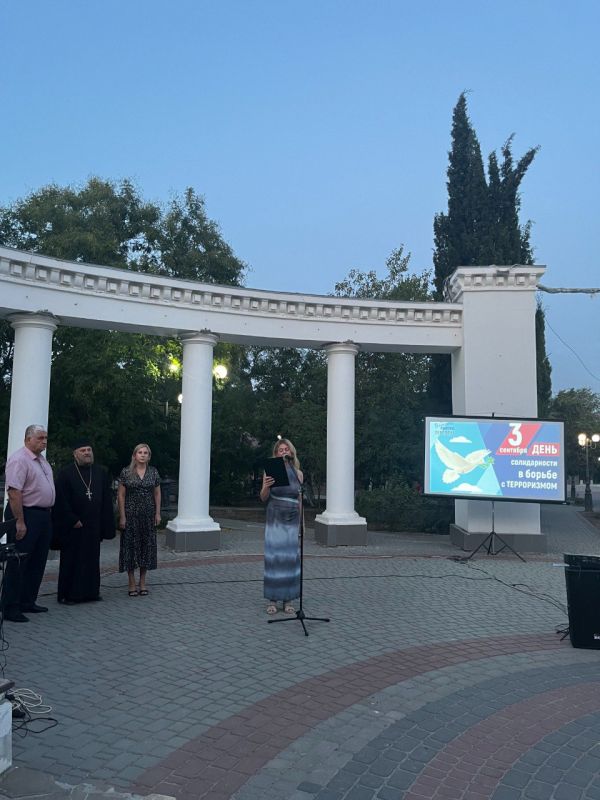 3 сентября в городском саду Судака состоялась акция «Зажги свечу памяти» 3 сентября в городском саду Судака состоялась акция «Зажги свечу памяти»
