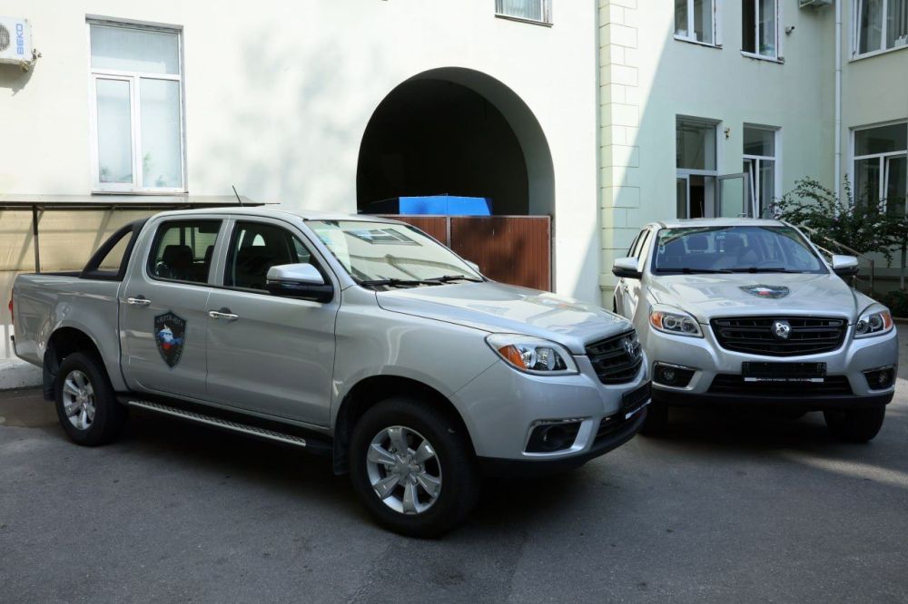 Аксёнов вручил награды и ключи от двух автомобилей участникам бригады народного ополчения Крыма Аксёнов вручил награды и ключи от двух автомобилей участникам бригады народного ополчения Крыма