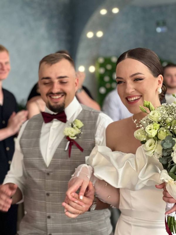 Яркие и романтичные: Подготовили 30 фото крымчан, сыгравших свадьбу в августе Яркие и романтичные: Подготовили 30 фото крымчан, сыгравших свадьбу в августе