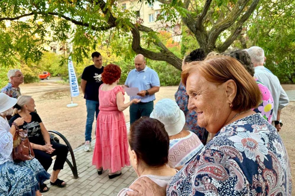 Владимир Немцев: Встретился с жителями улицы Дыбенко, чтобы обсудить вопросы по благоустройству дворовых территорий, города и района Владимир Немцев: Встретился с жителями улицы Дыбенко, чтобы обсудить вопросы по благоустройству дворовых территорий, города и района
