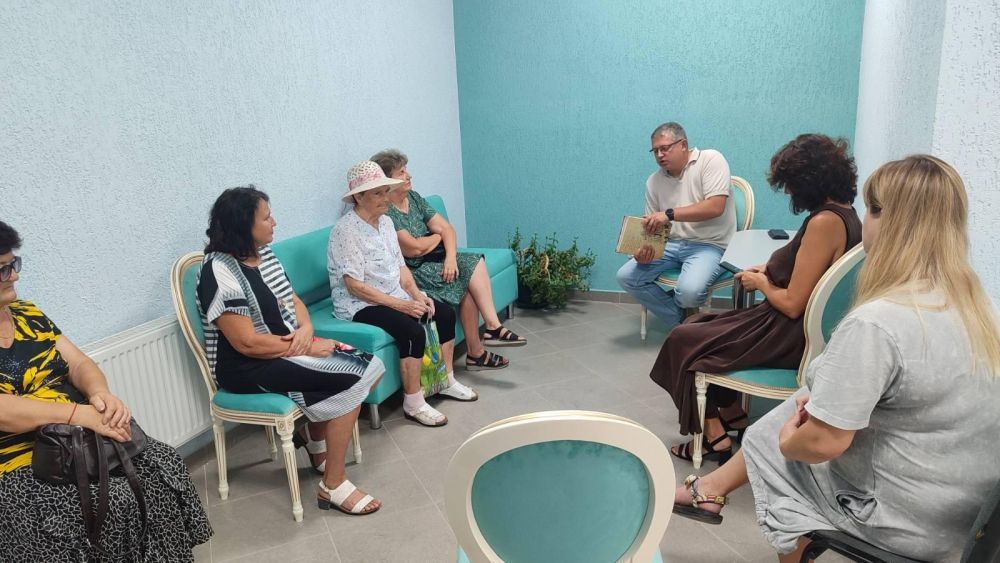 Архивы Крыма продолжают сотрудничество с общественными деятелями