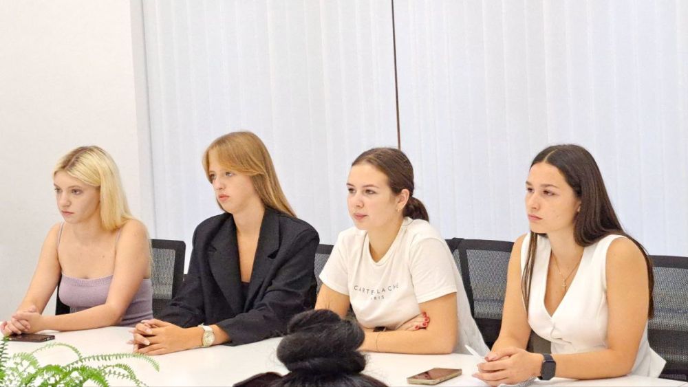 Алексей Зинченко: В штабе общественной поддержки Республики Крым прошла встреча с активной молодежью Симферополя! Алексей Зинченко: В штабе общественной поддержки Республики Крым прошла встреча с активной молодежью Симферополя!