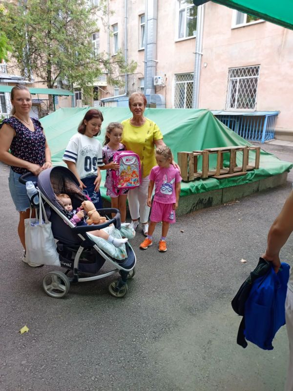 В Крыму прошла акция «В школу с радостью» В Крыму прошла акция «В школу с радостью»