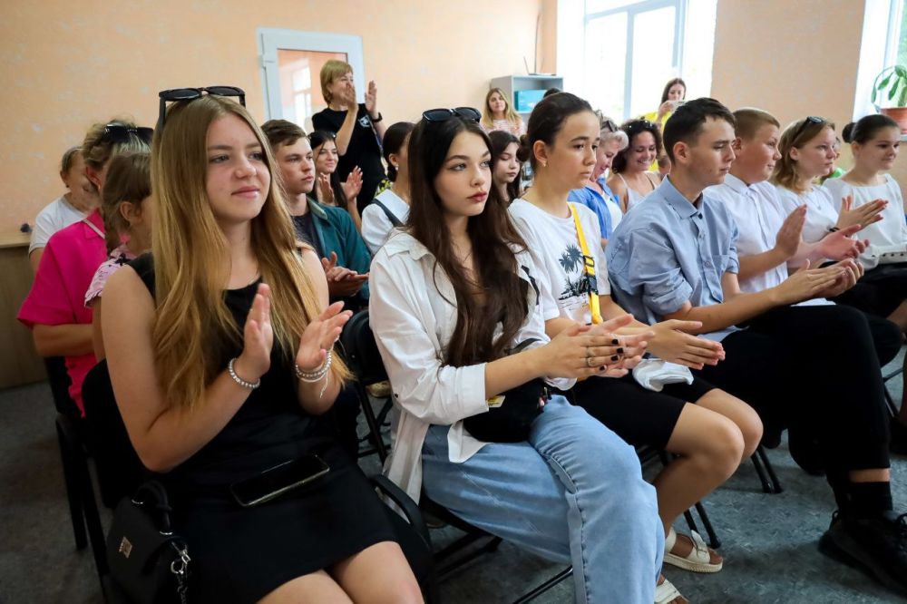 Владислав Хаджиев: Радостное событие!. Сегодня открыли 5- ое молодежное пространство в Сакском районе- молодёжный центр в селе Молочное. С прошлого года молодёжные центры работают в сёлах Крымское, Митяево, Фрунзе и на базе Районного Дворца культуры Владислав Хаджиев: Радостное событие!. Сегодня открыли 5- ое молодежное пространство в Сакском районе- молодёжный центр в селе Молочное. С прошлого года молодёжные центры работают в сёлах Крымское, Митяево, Фрунзе и на базе Районного Дворца культуры