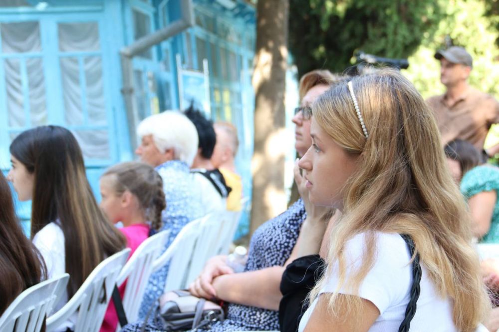 В Алуште открыли выставку из фондовой коллекции музея «Слово к молодым. С. Н. Сергеев-Ценский» ко Дню рождения писателя и Дню памяти воинов первой обороны Севастополя и Крымской войны В Алуште открыли выставку из фондовой коллекции музея «Слово к молодым. С. Н. Сергеев-Ценский» ко Дню рождения писателя и Дню памяти воинов первой обороны Севастополя и Крымской войны