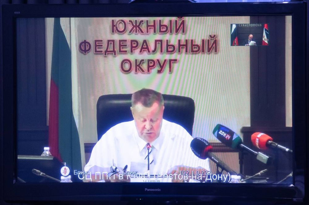Михаил Развожаев: Сегодня в режиме видеоконференции участвовал в заседании Совета при полномочном представителе Президента Российской Федерации в Южном федеральном округе Владимире Васильевиче Устинове Михаил Развожаев: Сегодня в режиме видеоконференции участвовал в заседании Совета при полномочном представителе Президента Российской Федерации в Южном федеральном округе Владимире Васильевиче Устинове
