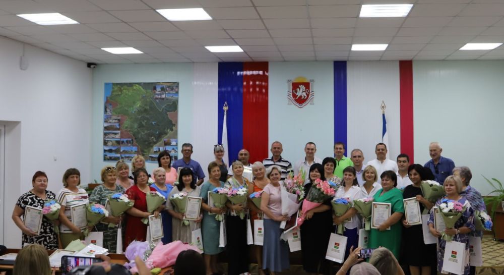 Ольга Урайкина: Сегодня состоялась 74 заключительная сессия Бахчисарайского районного совета 2го созыва, на которой были подведены итоги совместной работы Ольга Урайкина: Сегодня состоялась 74 заключительная сессия Бахчисарайского районного совета 2го созыва, на которой были подведены итоги совместной работы