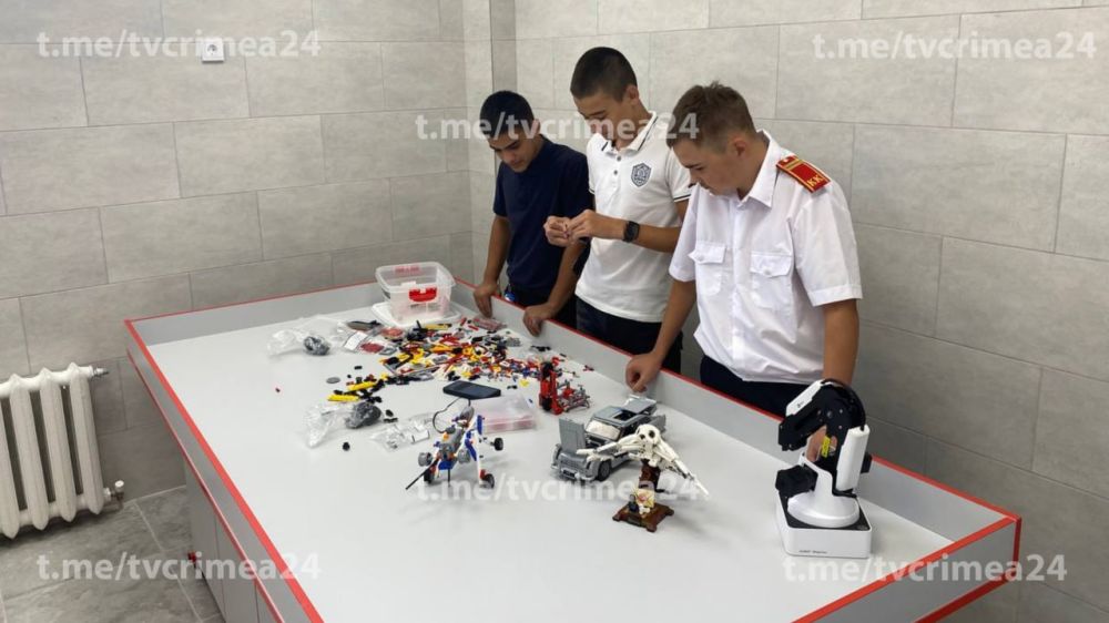 В Ливадийской школе открыли Атомкласс В Ливадийской школе открыли Атомкласс