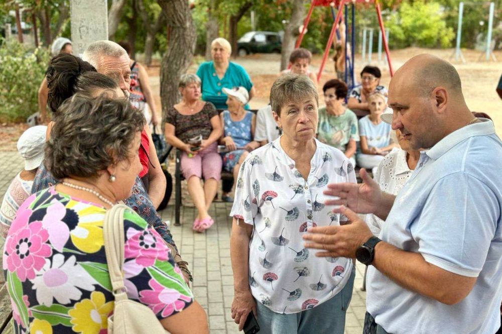 Владимир Немцев: Встретился с жителями улицы Дыбенко, чтобы обсудить вопросы по благоустройству дворовых территорий, города и района Владимир Немцев: Встретился с жителями улицы Дыбенко, чтобы обсудить вопросы по благоустройству дворовых территорий, города и района
