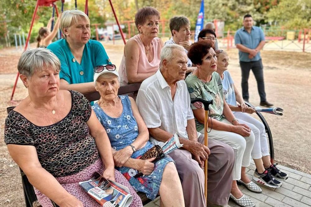 Владимир Немцев: Встретился с жителями улицы Дыбенко, чтобы обсудить вопросы по благоустройству дворовых территорий, города и района Владимир Немцев: Встретился с жителями улицы Дыбенко, чтобы обсудить вопросы по благоустройству дворовых территорий, города и района