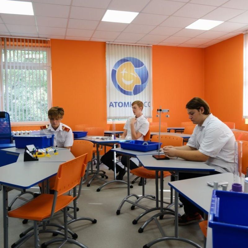 В Ливадийской школе открыли один из первых в Крыму «Атомклассов» и ещё одну «Точку роста» – уже шестую В Ливадийской школе открыли один из первых в Крыму «Атомклассов» и ещё одну «Точку роста» – уже шестую