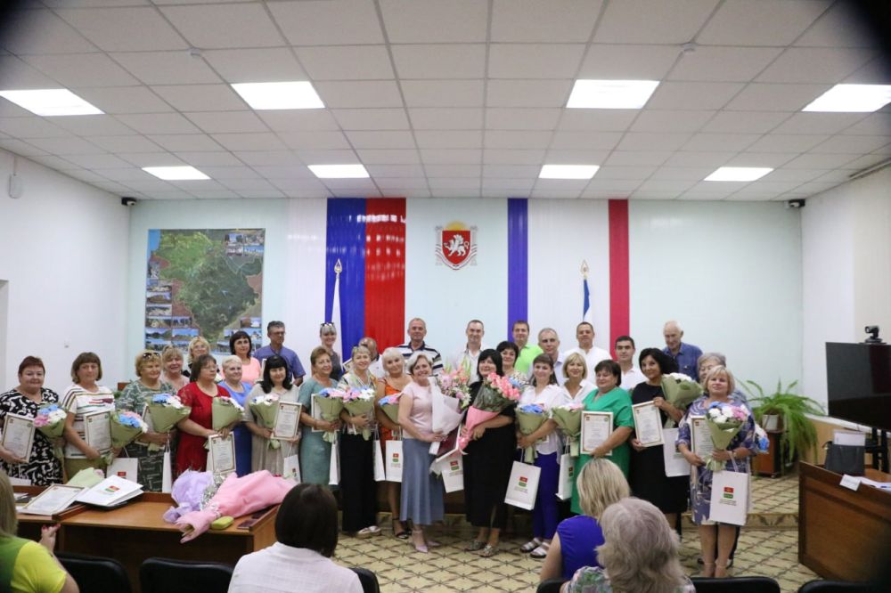 Ольга Урайкина: Сегодня состоялась 74 заключительная сессия Бахчисарайского районного совета 2го созыва, на которой были подведены итоги совместной работы Ольга Урайкина: Сегодня состоялась 74 заключительная сессия Бахчисарайского районного совета 2го созыва, на которой были подведены итоги совместной работы