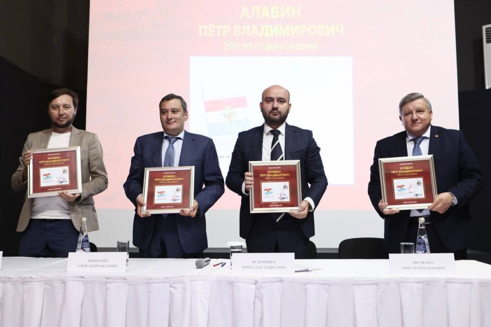 Александр Хинштейн: Сегодня по инициативе федпроекта «ЕР» «Историческая память», куратором которого я являюсь, вышла в обращение почтовая марка в честь 200-летия выдающегося общественного и культурного деятеля России Петра Владимировича Алабина