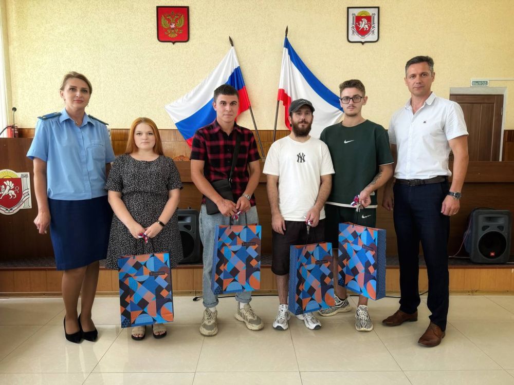 Александр Дудинов: Сегодня четыре жителя из числа детей-сирот отметят новоселье