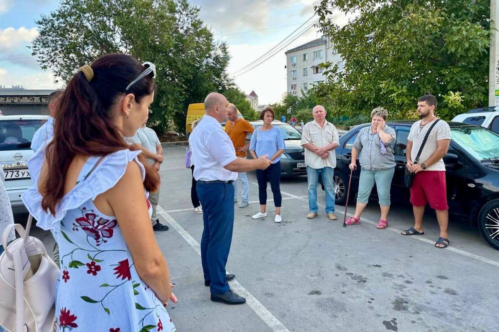 Владимир Немцев: Встретился с жителями улицы Маринеско, чтобы обсудить вопросы обустройства тротуара и обеспечения безопасности пешеходов в этой жилой зоне Владимир Немцев: Встретился с жителями улицы Маринеско, чтобы обсудить вопросы обустройства тротуара и обеспечения безопасности пешеходов в этой жилой зоне