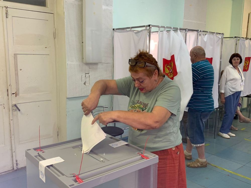 Сегодня проходит второй день голосования на выборах депутатов Государственного Совета Республики Крым и представительных органов муниципальных образований третьего созыва Сегодня проходит второй день голосования на выборах депутатов Государственного Совета Республики Крым и представительных органов муниципальных образований третьего созыва