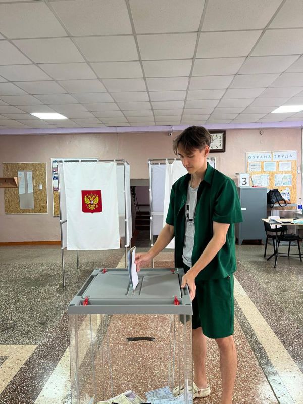Игорь Ивин: Традиционно на выборах отдали гражданский долг и проголосовали члены моей семьи Игорь Ивин: Традиционно на выборах отдали гражданский долг и проголосовали члены моей семьи