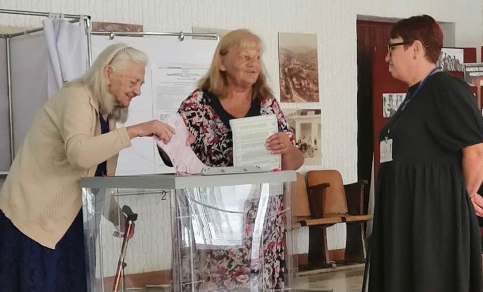 99-летняя жительница из села Верхоречье приняла участие в голосовании 99-летняя жительница из села Верхоречье приняла участие в голосовании