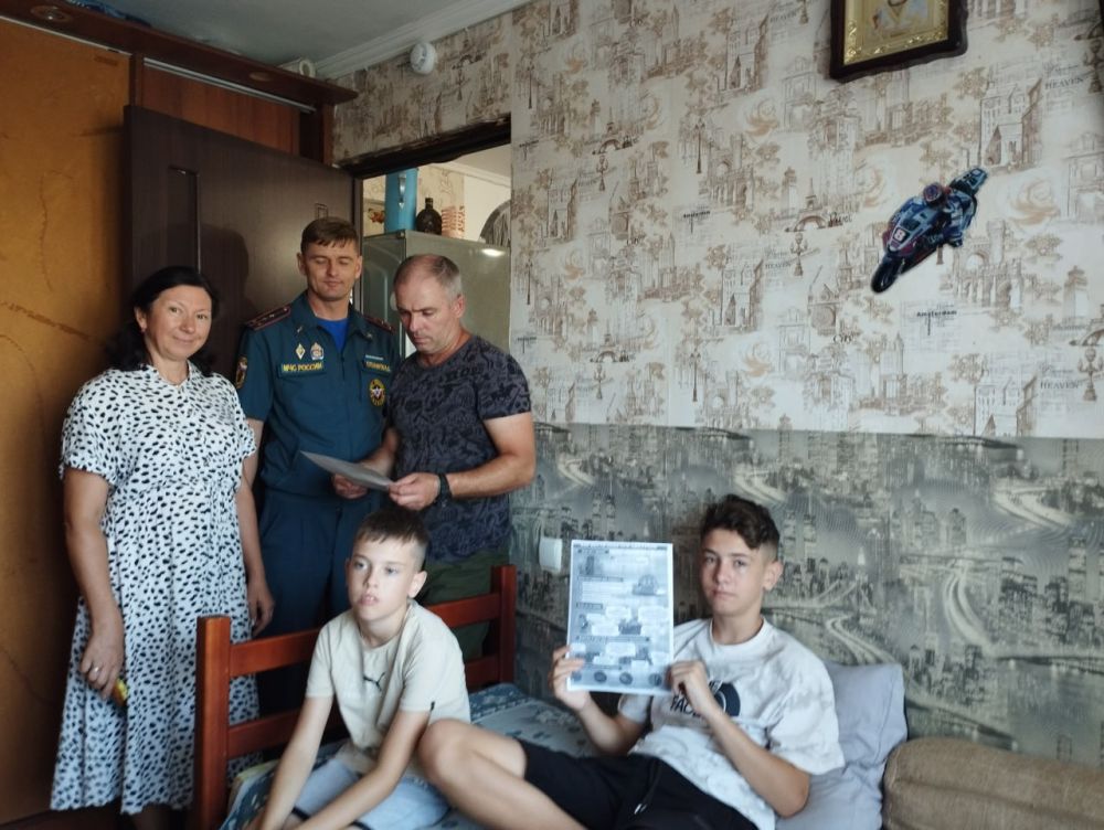 За год установлено 2350 пожарных извещателей За год установлено 2350 пожарных извещателей