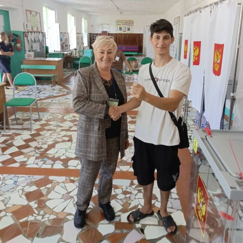 Даже в воскресенье крымчане приходят проголосовать на избирательные участки Даже в воскресенье крымчане приходят проголосовать на избирательные участки