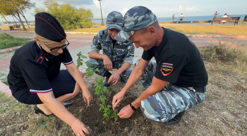 Керченские полицейские приняли участие во Всероссийской экологической акции «Зеленая Россия» Керченские полицейские приняли участие во Всероссийской экологической акции «Зеленая Россия»