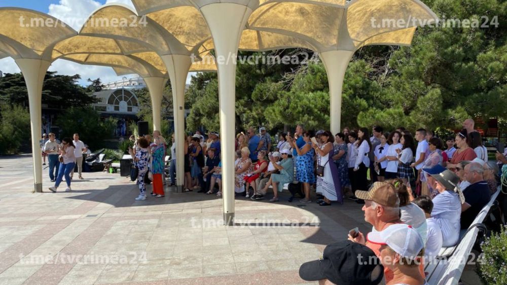 В Ялте торжественно открыли памятник псу Мухтару В Ялте торжественно открыли памятник псу Мухтару