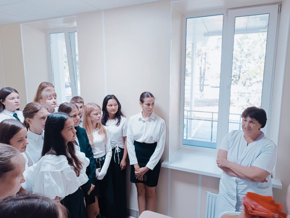 Для красногвардейских школьников провели экскурсию в местной больнице Для красногвардейских школьников провели экскурсию в местной больнице