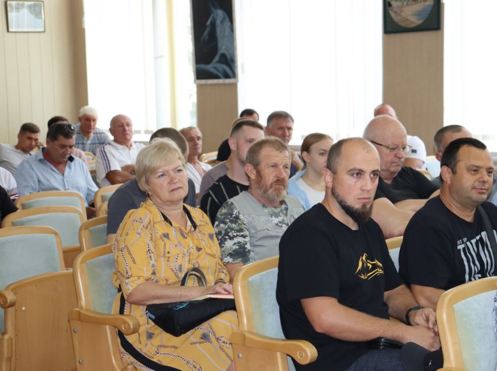 В администрации Симферопольского района директор Центра «Предуниверсарий КФУ им. Вернадского» провел лекцию на тему «Спецоперация: факты против домыслов. Почему спецоперация была неизбежна?» В администрации Симферопольского района директор Центра «Предуниверсарий КФУ им. Вернадского» провел лекцию на тему «Спецоперация: факты против домыслов. Почему спецоперация была неизбежна?»