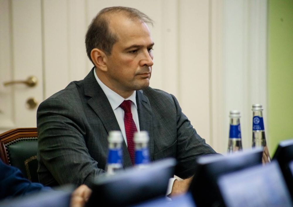 Роман Старовойт представил коллективу Росжелдора нового руководителя агентства – Александра Сахарова Роман Старовойт представил коллективу Росжелдора нового руководителя агентства – Александра Сахарова