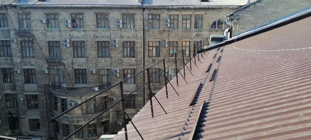 В Феодосии завершается капитальный ремонт крыши Городского Дома Культуры В Феодосии завершается капитальный ремонт крыши Городского Дома Культуры