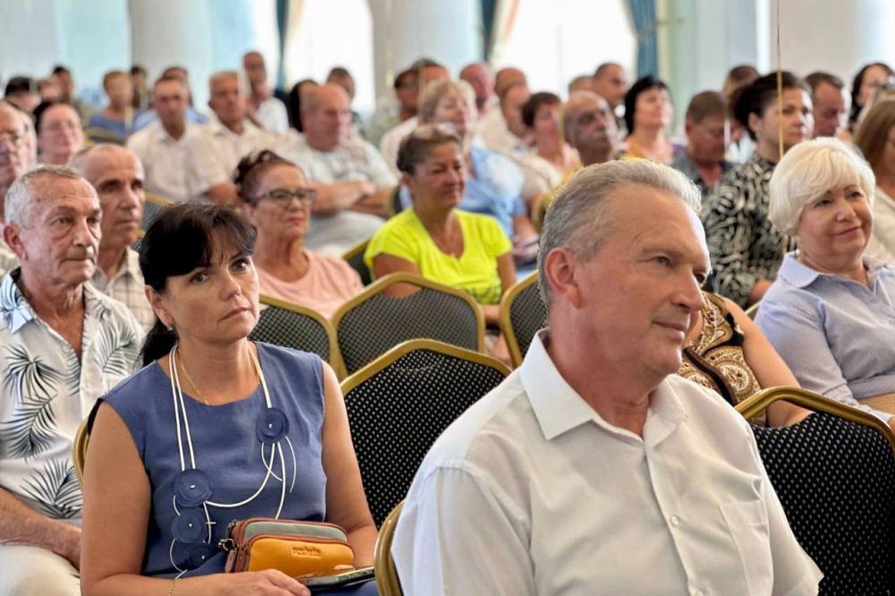 Владимир Немцев: Сегодня поздравил коллектив ГУП «Управляющая компания оптово-розничных, торговых комплексов Севастополя» с 10-летним юбилеем Владимир Немцев: Сегодня поздравил коллектив ГУП «Управляющая компания оптово-розничных, торговых комплексов Севастополя» с 10-летним юбилеем