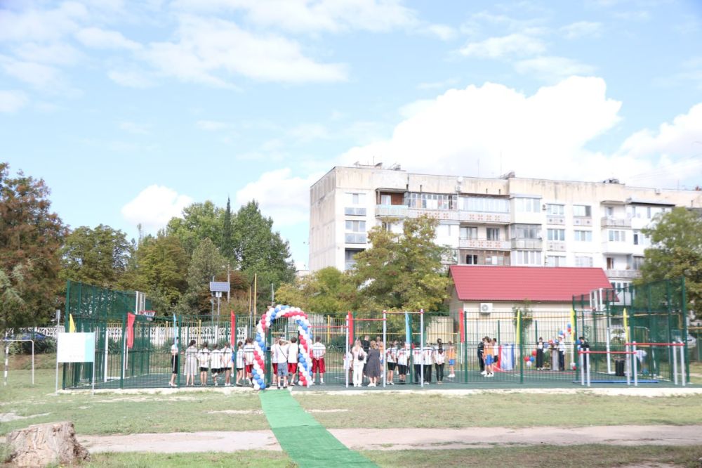 Ольга Урайкина: Сегодня в муниципальном бюджетном общеобразовательном учреждении «Гимназия им. Андреева Н.Р.» города Бахчисарай состоялось торжественное открытие спортивной площадки Ольга Урайкина: Сегодня в муниципальном бюджетном общеобразовательном учреждении «Гимназия им. Андреева Н.Р.» города Бахчисарай состоялось торжественное открытие спортивной площадки