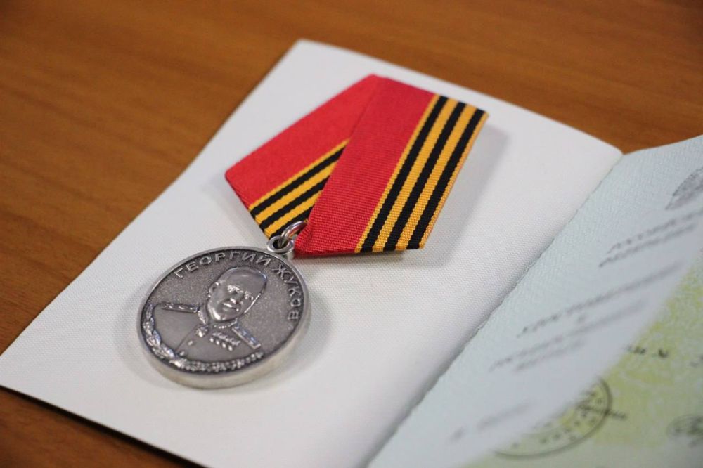 Олег Каторгин: #своих_не_бросаем. Медаль Жукова вручили керчанину за проявленное в ходе боевых действий мужество и отвагу Олег Каторгин: #своих_не_бросаем. Медаль Жукова вручили керчанину за проявленное в ходе боевых действий мужество и отвагу
